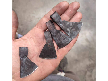 Breloczek Siekierkowy